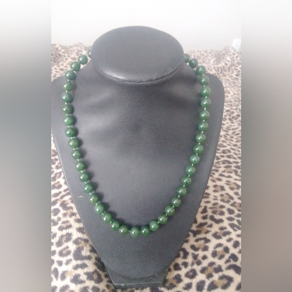 Vintage Necklace Green Jadeite Nephrite 1940s Knotted 14k Clasp - Picture 3 of 8